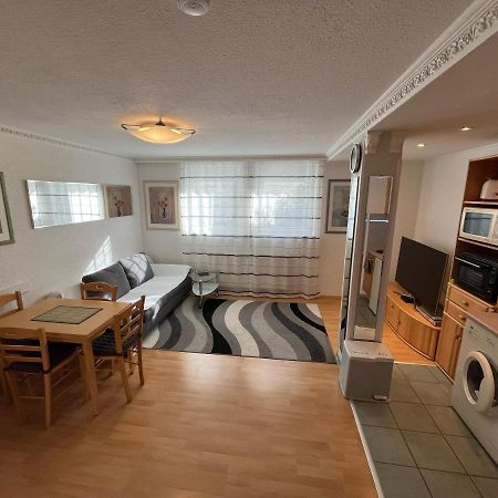 Ruhige Geraeumige Wohnung Пфорцхайм Екстериор снимка